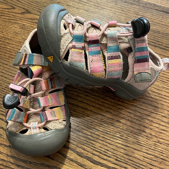 Keen Sandal toddler/9 - Picture 3 of 4